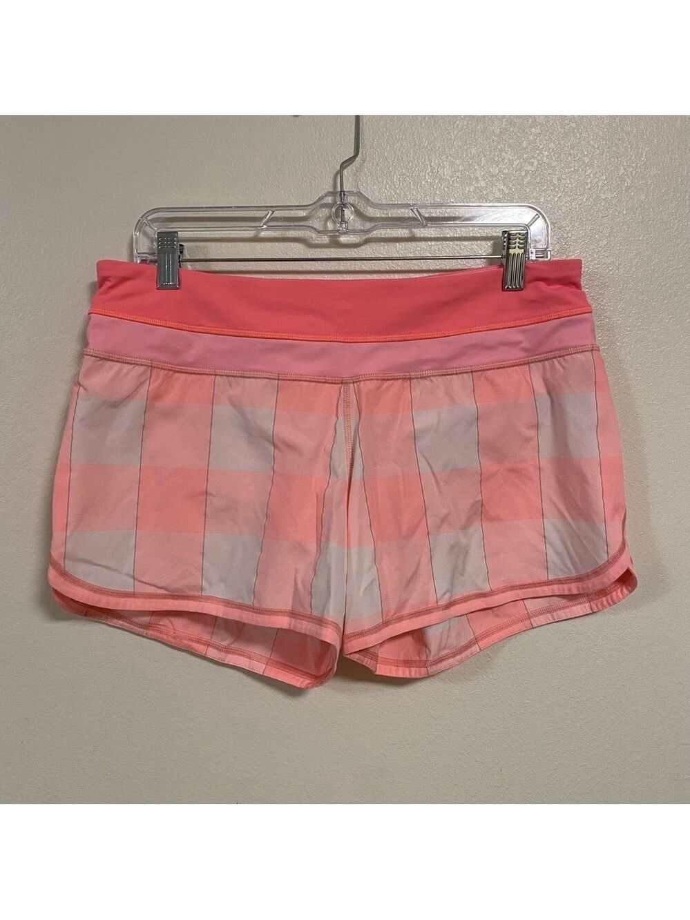 Lululemon shorts women’s size 8 Coral Gingham Groovy Run Short with lining